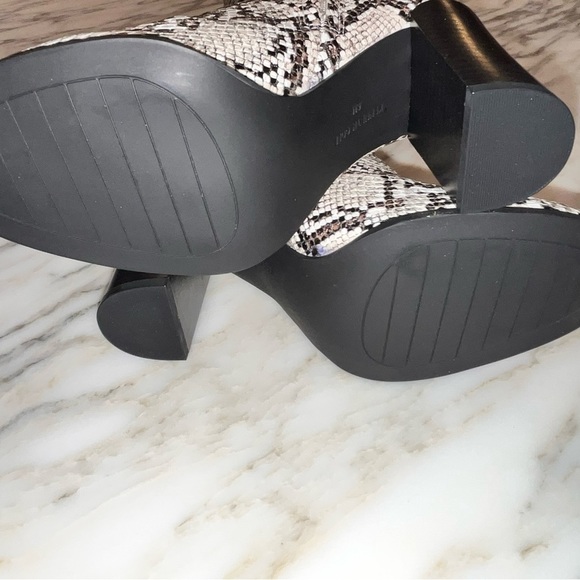 Kenneth COLE New York Justin Snake Skin Print Round Toe Block Heel Dress Boots - Picture 8 of 13